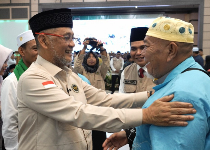 Menhaj Sambut Kedatangan Kloter BTH-20 di Jambi, Fokus Evaluasi dan Penguatan Kesehatan Jemaah