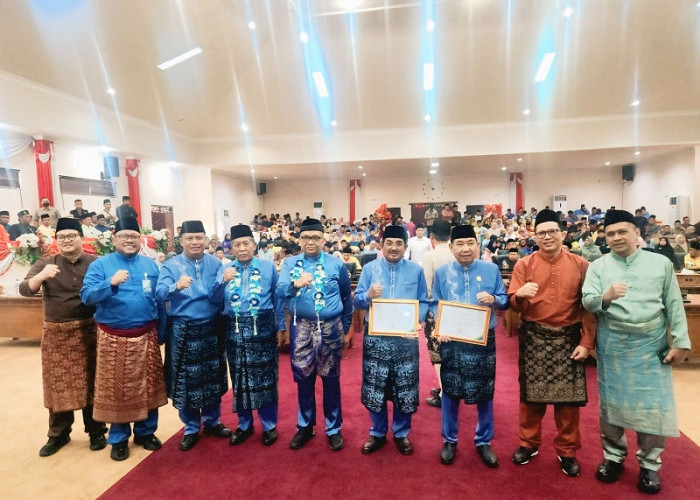BPJS Ketenagakerjaan Serahkan Santunan dan Beasiswa pada HUT ke-61 Tanjab Barat