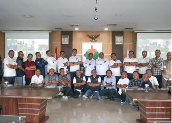 Bupati M. Syukur Beri Reward OPD dan Camat dengan Pencapaian PAD Tertinggi, Ini Daftarnya