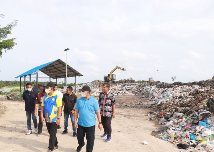 Respons Arahan Presiden soal Darurat Sampah, Bupati Tanjab Barat Tinjau TPA Lubuk Terentang