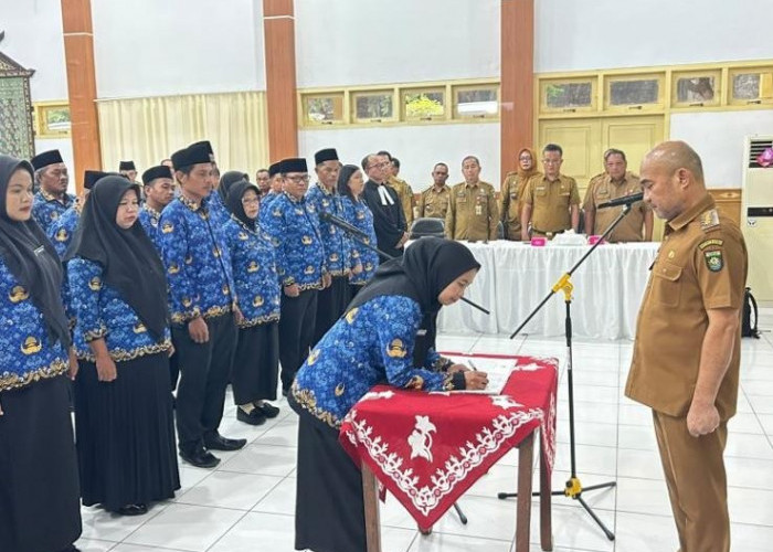 Bupati Dedy Putra Lantik 59 Kepsek, Tiga Orang Tidak Hadir, Berikut Nama-Namanya