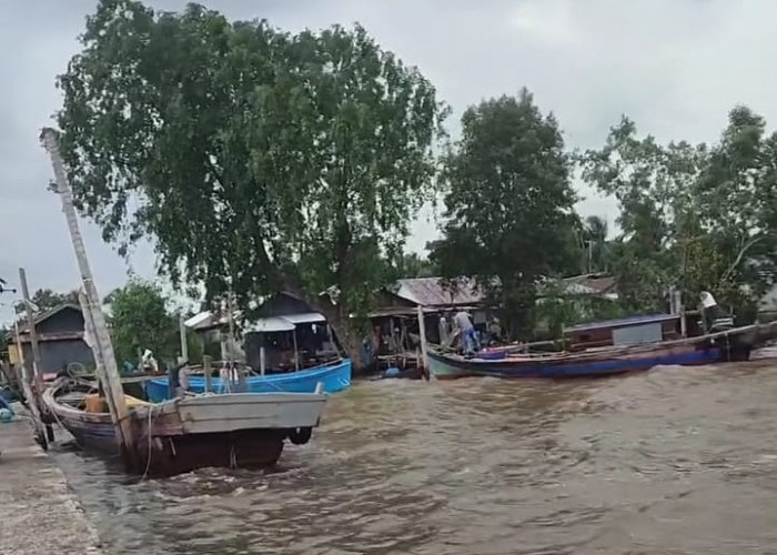 Gelombang Tinggi, Nelayan Tak Melaut