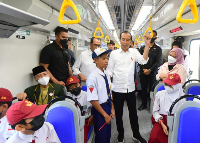 Jokowi : Kereta Api Trans Sulawesi Akan Sambung Menyambung