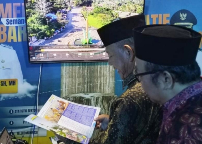 Tinjau Stan Kominfo, Wabup A. Khafidh: Teruslah Berinovasi dan Suguhkan Berita Semangat Membangun