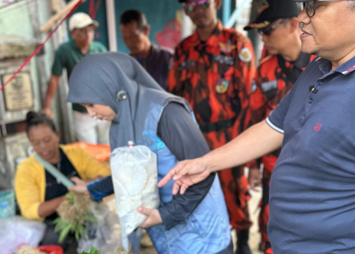 Bersama sang Istri Cawako Maulana Blusukan ke Pasar Simpang Pulai, Dengar Langsung Harapan Warga