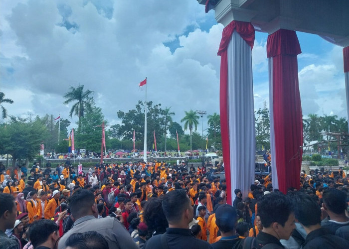 Ribuan Mahasiswa Demo di Gedung DPRD Provinsi Jambi, Kawal Keputusan Batalkan Revisi UU Pilkada