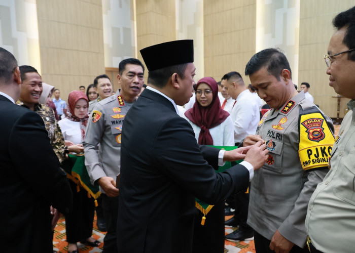 Kapolda dan Dirreskrimum Polda Jambi Terima Pin Emas dan Penghargaan dari Menteri ATR/BPN 