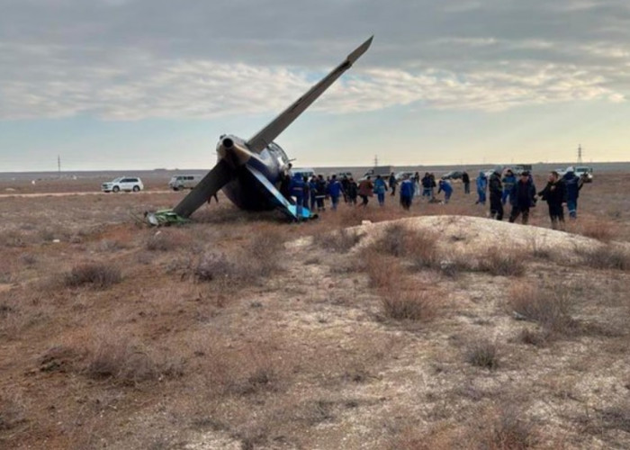 Tidak Ada WNI Dalam 38 Korban Tewas Kecelakaan Pesawat Azerbaijan Airlines 