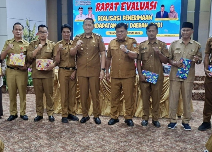 Bupati M. Syukur Beri Reward OPD dan Camat dengan Pencapaian PAD Tertinggi, Ini Daftarnya