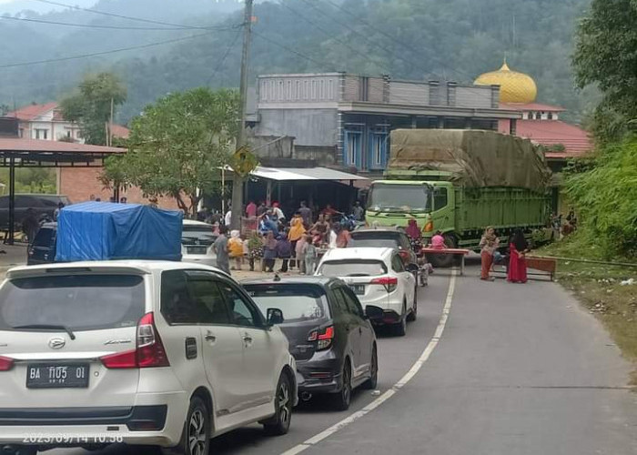 LAGI! Jalan Nasional Kerinci-Bangko Kembali Diblokir, Akses Lumpuh Total