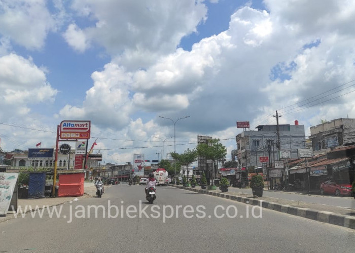Foto-foto Kota Jambi Lengang Waktu Sholat Jumat