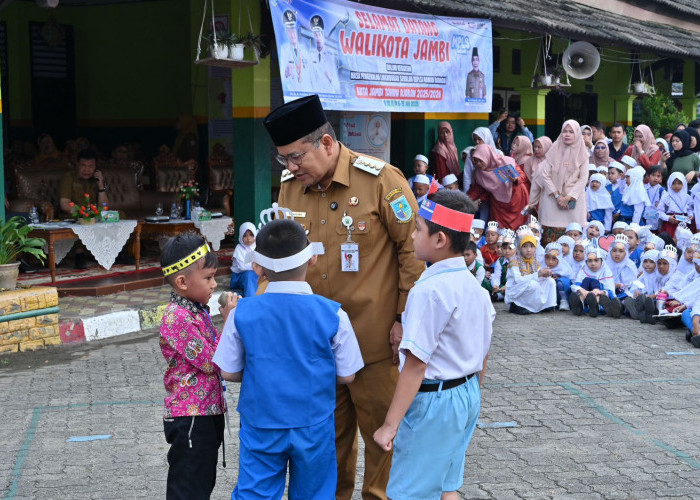 Wali Kota Maulana Tunjukkan Keteladanan, Ajak Para Ayah Hadir di Momen Awal Pendidikan Anak