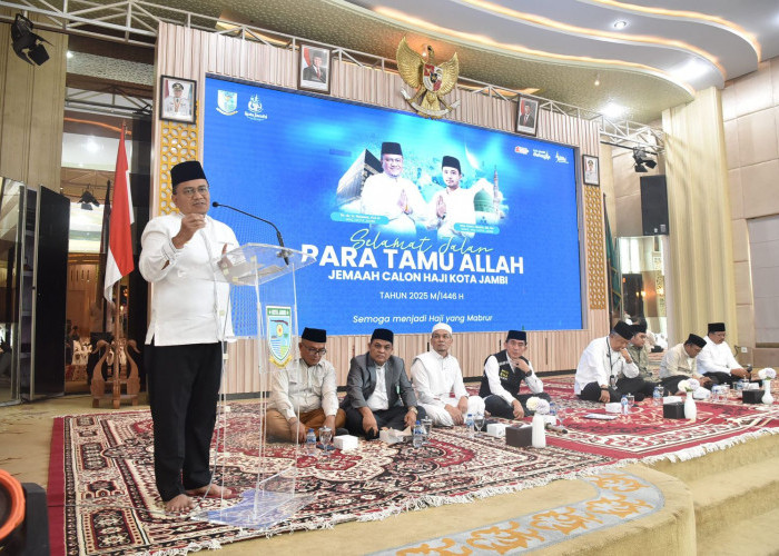 Dilepas Secara Resmi, Wali Kota Maulana Berikan Pesan Spiritual dan Kesehatan untuk Calon Jamaah Haji Kota Jam