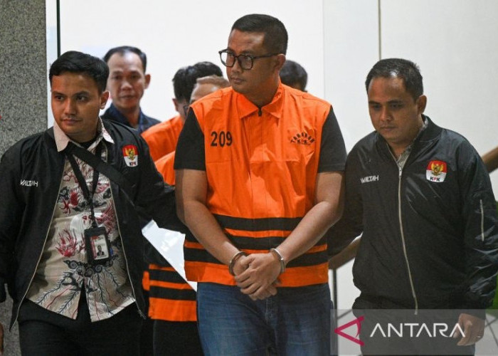 Terjaring OTT, KPK Tetapkan Bupati Klaten Hamenang Wajar Ismoyo Jadi Tersangka