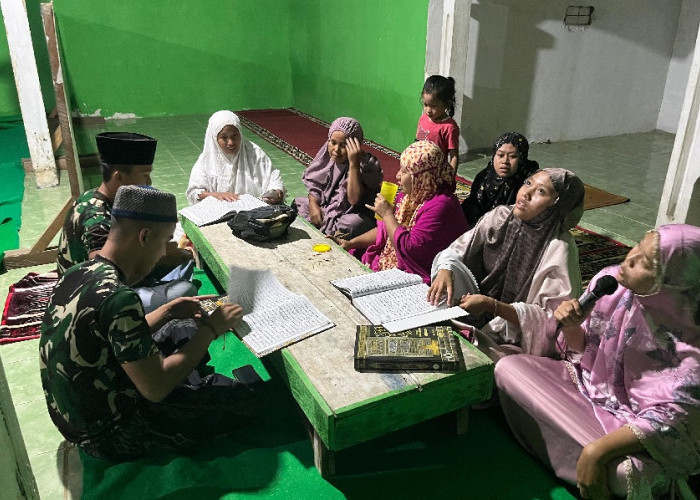 TMMD ke 127 Kodim 0415/Jambi, Satgas Adakan Shalat Tarawih dan Tadarus Al-Qur’an Bersama Warga