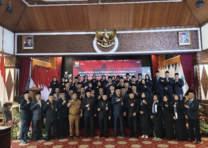 Gubernur Al Haris Lantik 31 Kepsek SMAN/SMKN di Provinsi Jambi dan 12 Pejabat Fungsional, Ini Namanya