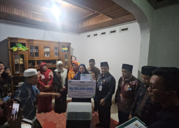 Ketua RT Wafat, Pemkot Jambi dan BPJS Ketenagakerjaan Serahkan Santunan Rp102 Juta