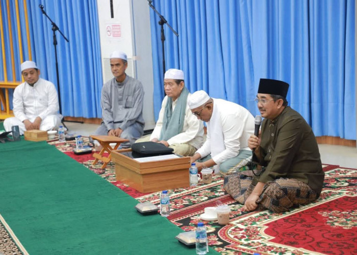 Bupati Tanjung Jabung Barat Imbau Masyarakat Hindari Buang Sampah ke Sungai pada Tausiah Ramadan