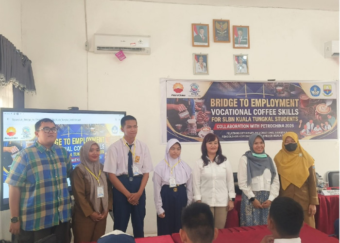 Lewat 'Bridge to Employment', SKK Migas-PetroChina Bekali Siswa dan Alumni SLBN Kuala Tungkal Jadi Barista