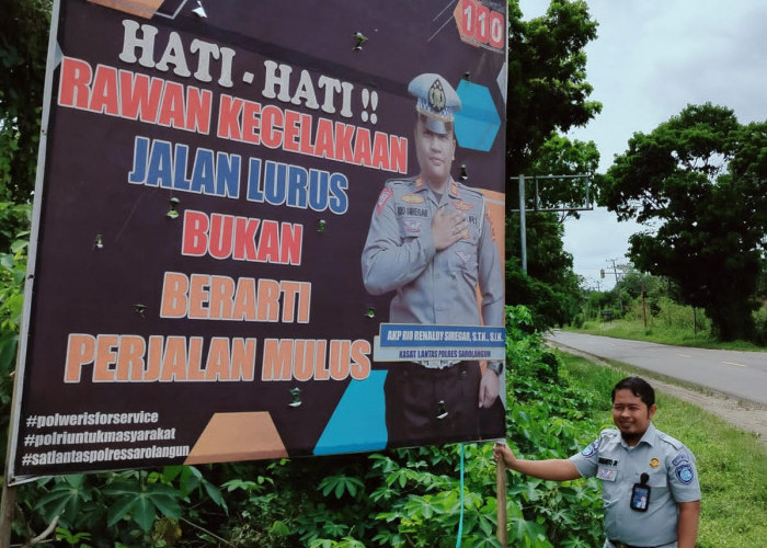 Jasa Raharja dan Satlantas Polres Sarolangun Pemasang Spanduk Himbauan Keselamatan di Titik Rawan Kecelakaan