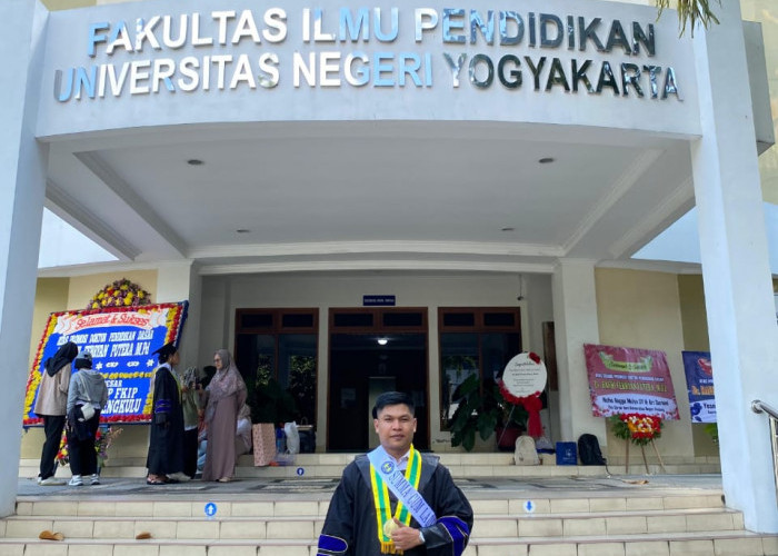 Anak Petani Raih Gelar Magister Summa Cumlaude di UNY, Tempuh Perjuangan Panjang Penuh Pengorbanan