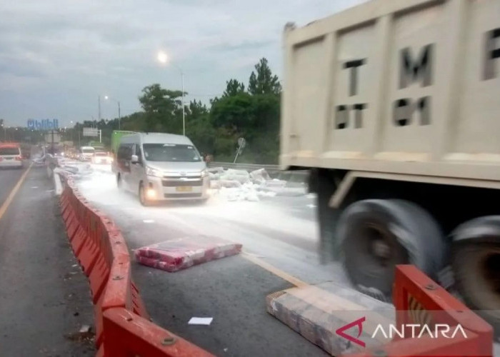 Kecelakaan Beruntun di Tol Cipularang Karena Pengereman Truk