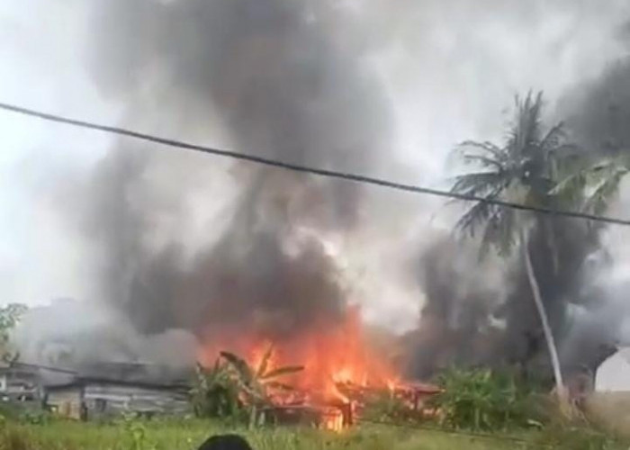 Kebakaran di Cempaka Putih-Jelutung,  19 Rumah Hangus 