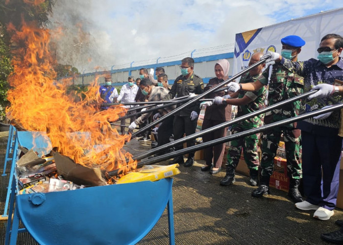 Bea Cukai Jambi Musnahkan Jutaan Batang Rokok Ilegal 