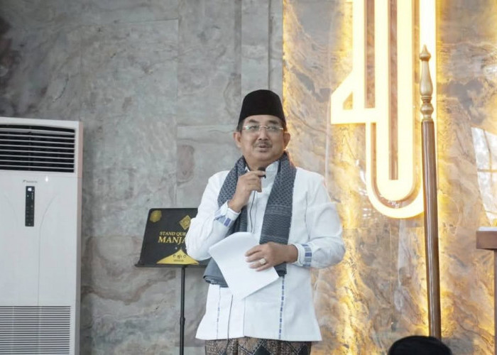 Shalat Jumat Perdana di Masjid Al-Anwar, Bupati Anwar Sadat Ajak Makmurkan Masjid