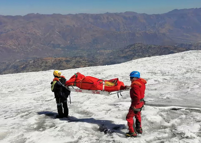 Jenazah Pendaki yang Hilang 22 Tahun Lalu Ditemukan Utuh di Peru