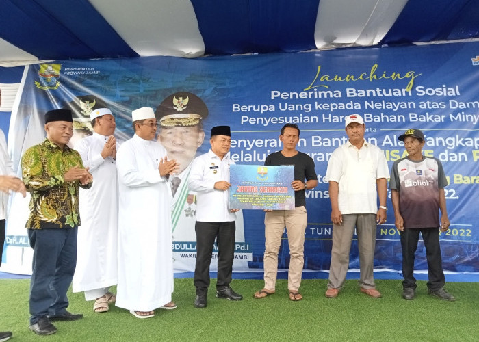 Gubernur Jambi Launching Bansos bagi Nelayan atas Dampak Penyesuaian Harga BBM 