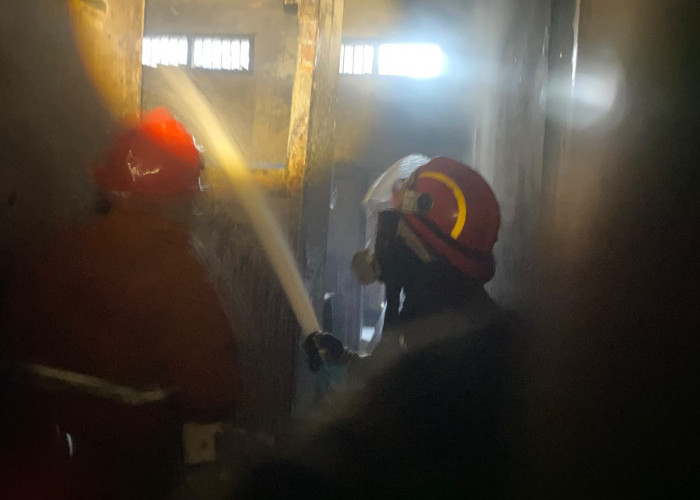 Kebakaran Toko Manisan, Seorang Remaja Meninggal Dunia Terjebak di Kamar Mandi