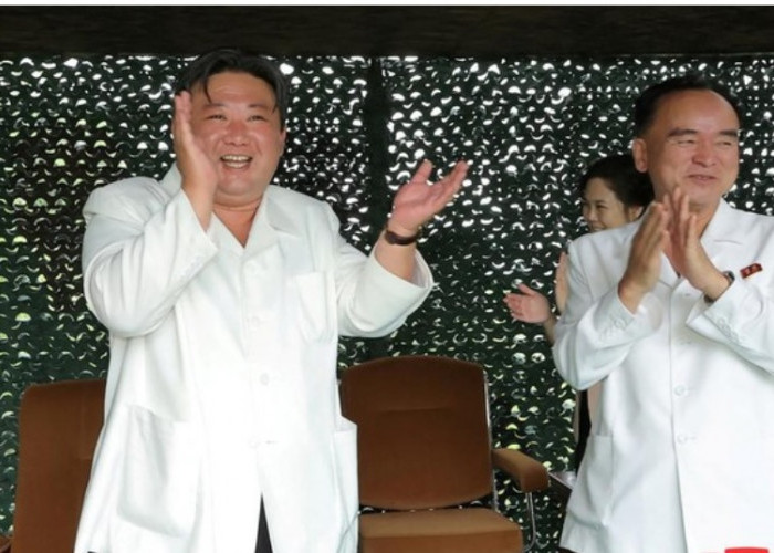 Tepuk Tangan Kim Jong Un Usai Tembak Rudal ke Laut Jepang Buat Nyindir Dua Negara Ini