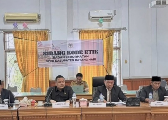 Pimpinan dan Anggota DPRD Batang Hari Hadiri Rapat BK Sidang Kode Etik