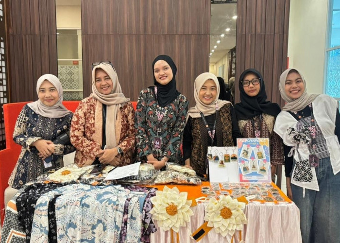 Gantungan Kunci Bertema Budaya Jambi, Karya Mahasiswi UNJA di Bazar Ramadan