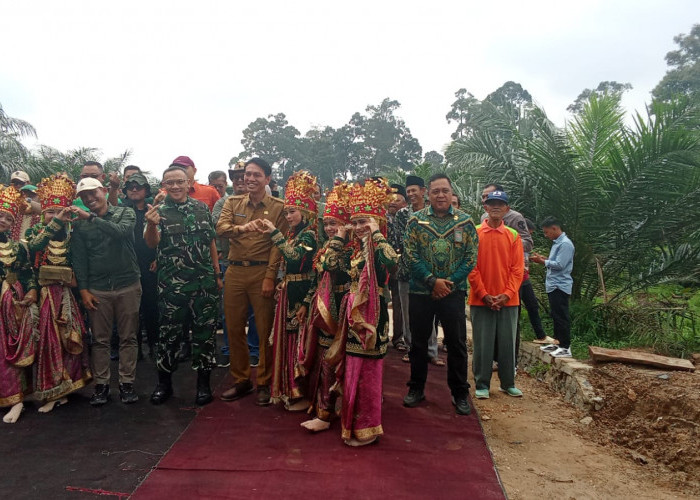Dandim 0415/Jambi Dampingi Bupati Batang Hari Resmikan Jembatan Bailey, Wujud Nyata TNI Hadir Untuk Rakyat