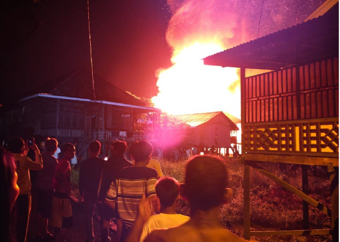 5 Unit Rumah Terbakar di Kawasan Padat Penduduk Arab Melayu, Api Diduga Berasal dari Tungku Masak 