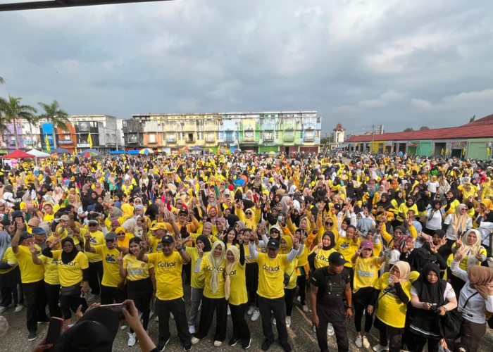 Agus-Nazar Bersama Ribuan Warga Senam Bersama HUT Partai Golkar ke 60