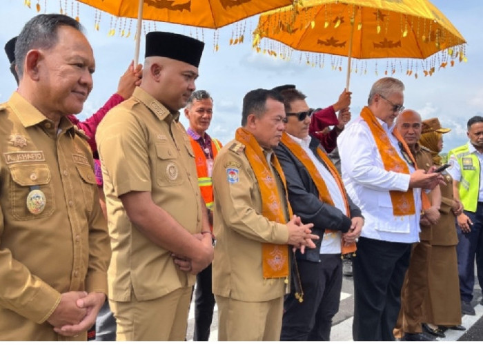 Wabup A. Khafidh Saksikan Pendaratan dan Penerbangan Perdana Maskapai Batik Air di Bungo