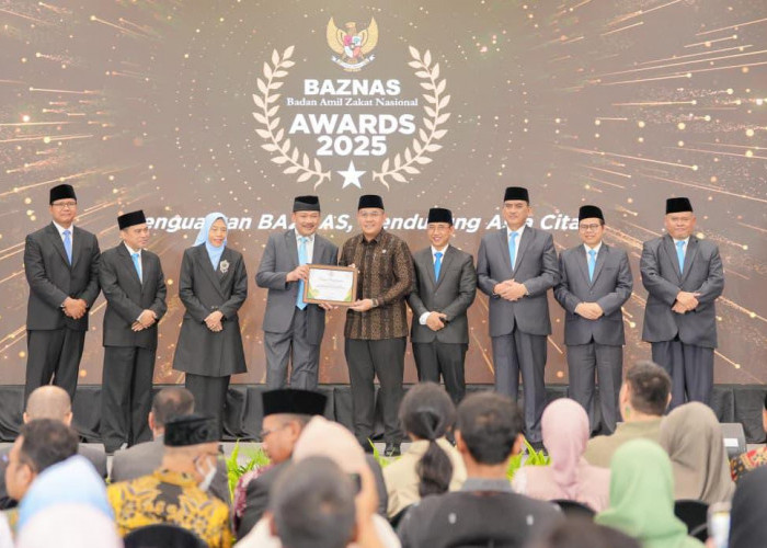 Wamen Ossy Terima Penghargaan Baznas Award 2025