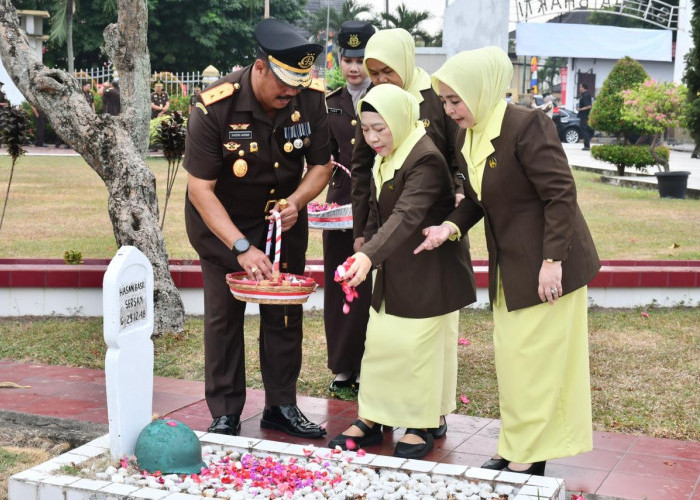 Jelang Hari Lahir Kejaksaan RI ke-81, Kejati Jambi Gelar Ziarah ke Taman Makam Pahlawan