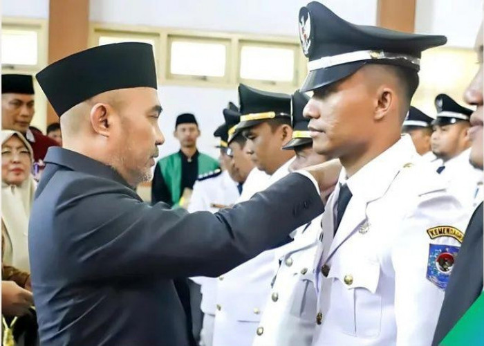 Dinilai Punya Kemampuan, Dedy Putra Lantik Sejumlah Lulusan IPDN Sebagai Lurah