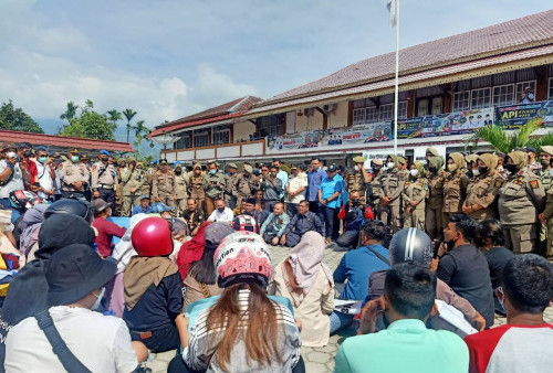 Puluhan Warga Geruduk DPRD Sungai Penuh, Minta TPA Dekat Sungai Ning Dihentikan 