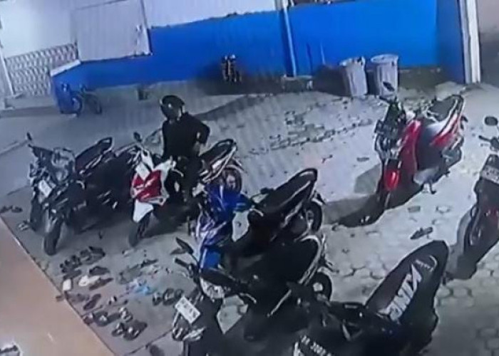 Salat Isya Berjamaah, Motor Ketua RT Kota Jambi Raib