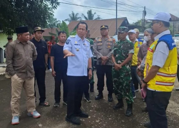 Bupati Muaro Jambi Tinjau Pembangunan Jalan di Talang Duku