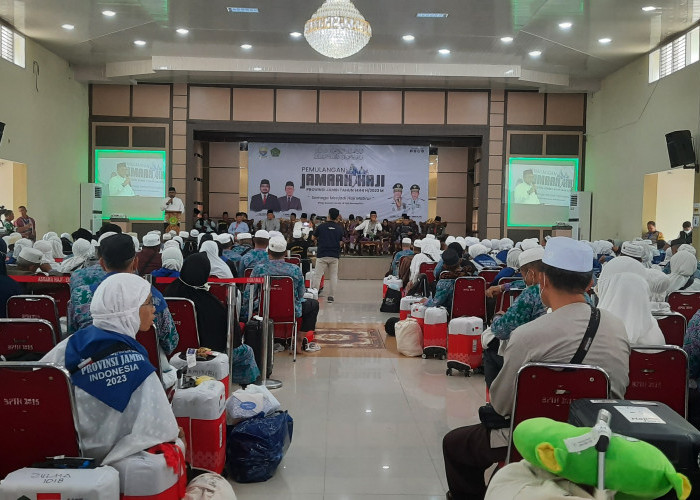 ALHAMDULILLAH! Jemaah Haji Kloter BTH 22 Tiba di Jambi