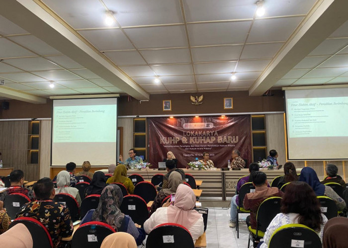 Hari Kedua Lokakarya KUHP-KUHAP Baru, Kepala Kanwil Kemenkum Jambi Ikuti Sesi Panel