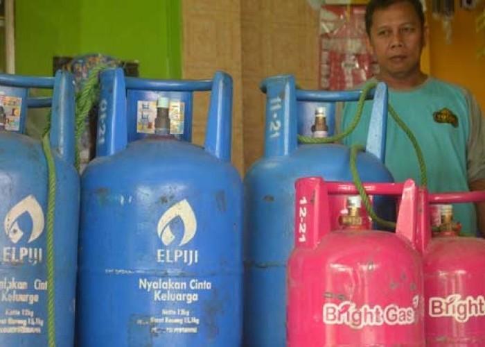 IBUK-IBUK DI JABAR-JATENG FULL SENYUM! Harga LPG 12 Kg dan 5,5 Kg Turun, Cek Harganya Sekarang