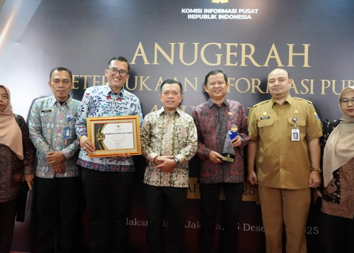 Al Haris Terima Anugerah Keterbukaan Informasi Publik 2025
