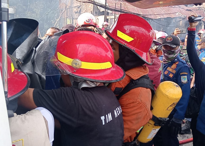 Enam Kios Hangus Terbakar, Satu Orang Meninggal Dunia 